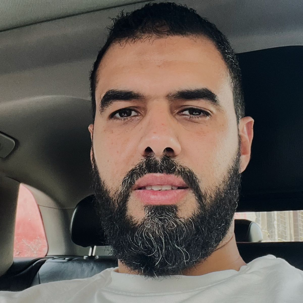 نبيل